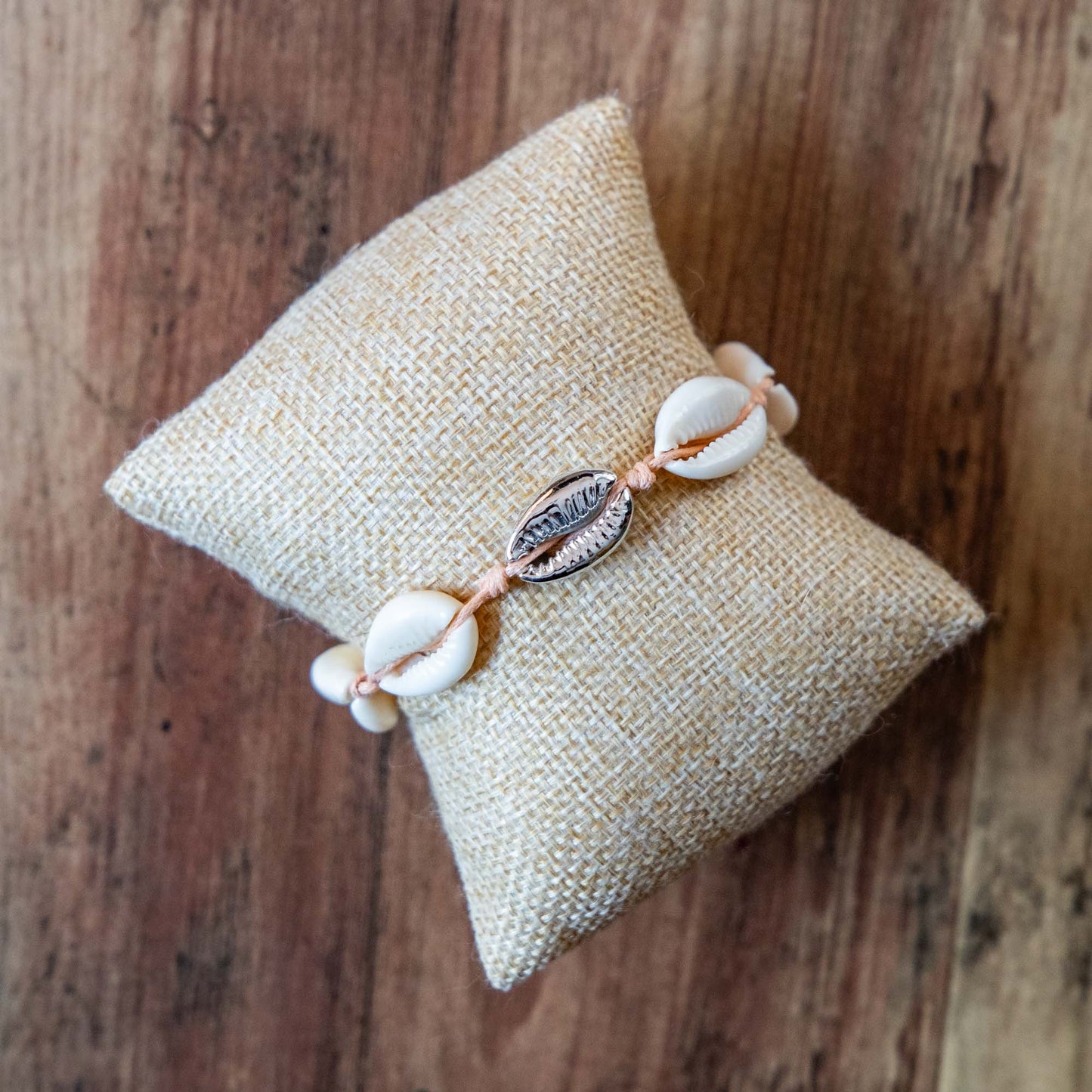 Bracelet cauri saumon